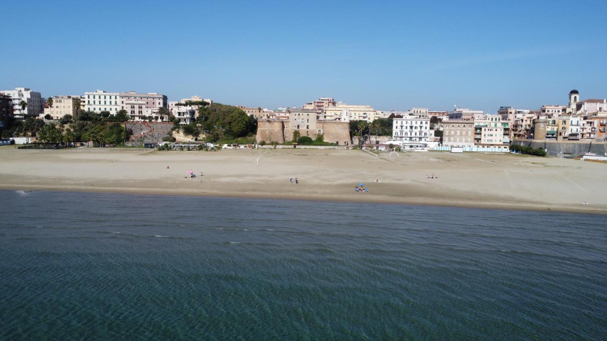 Open Space Centralissimo Nettuno Fronte Porto Esterno foto